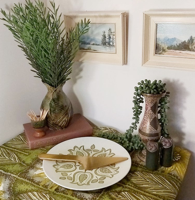Vintage NZ Made Leaf Vase by Roberts & Ashleigh