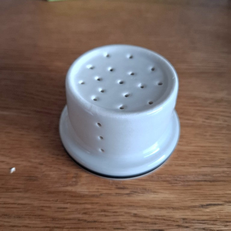 Black & White Kowhai Lidded Tea Cup with Strainer