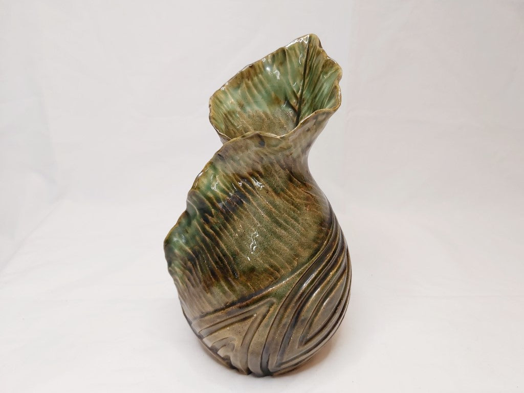 Vintage NZ Made Leaf Vase by Roberts & Ashleigh