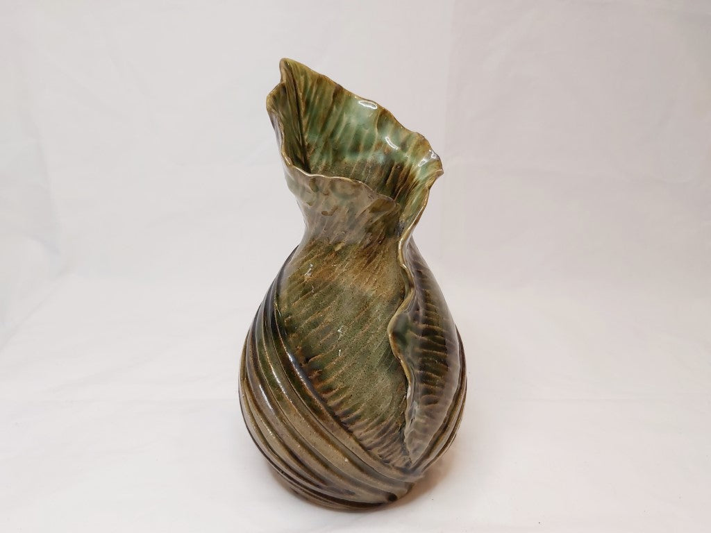 Vintage NZ Made Leaf Vase by Roberts & Ashleigh