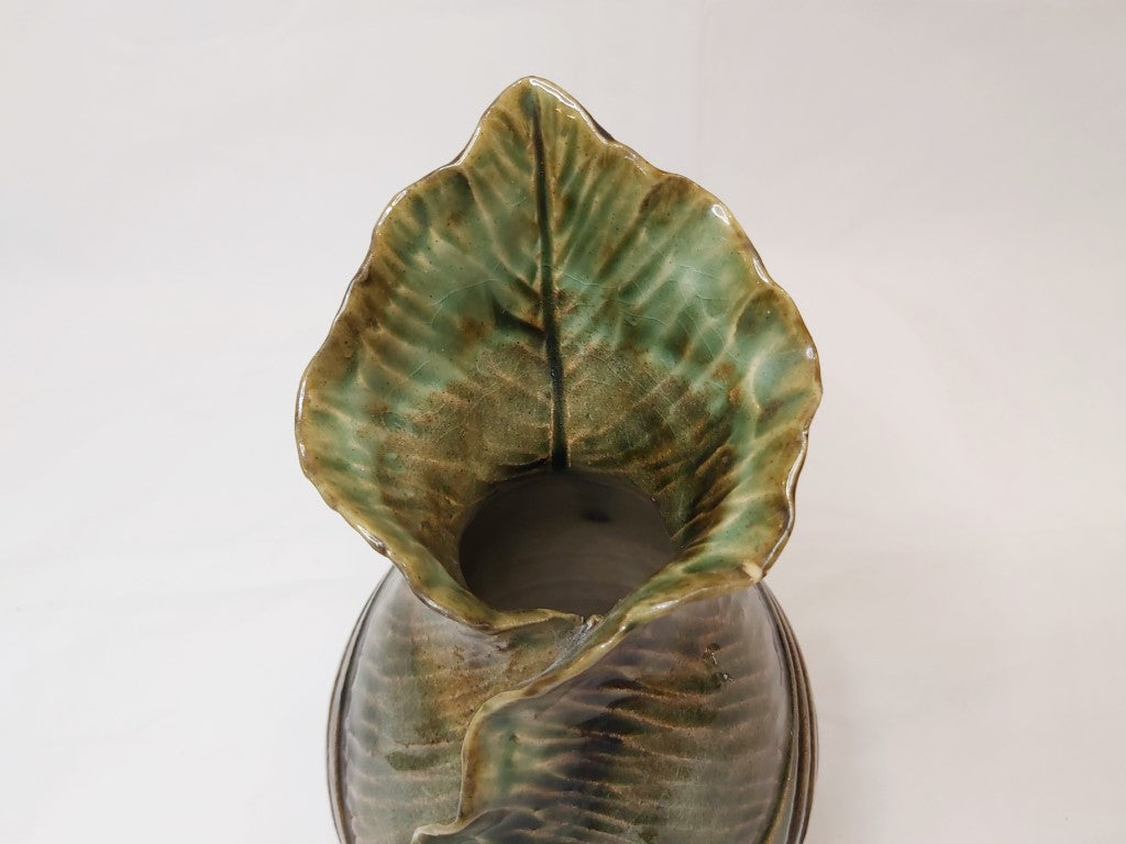 Vintage NZ Made Leaf Vase by Roberts & Ashleigh
