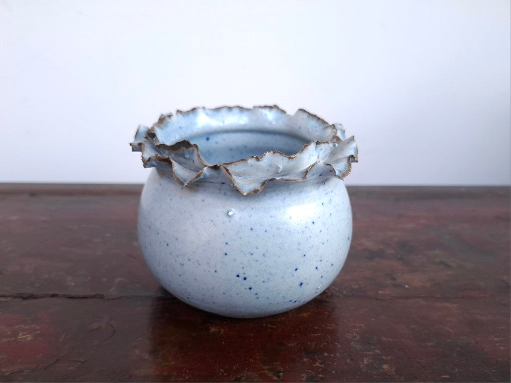 Double Ruffle Rim Pottery Pot