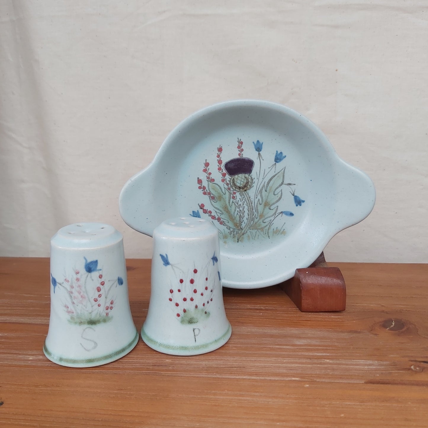 Buchan Portobello Thistleware Salt & Pepper Shakers