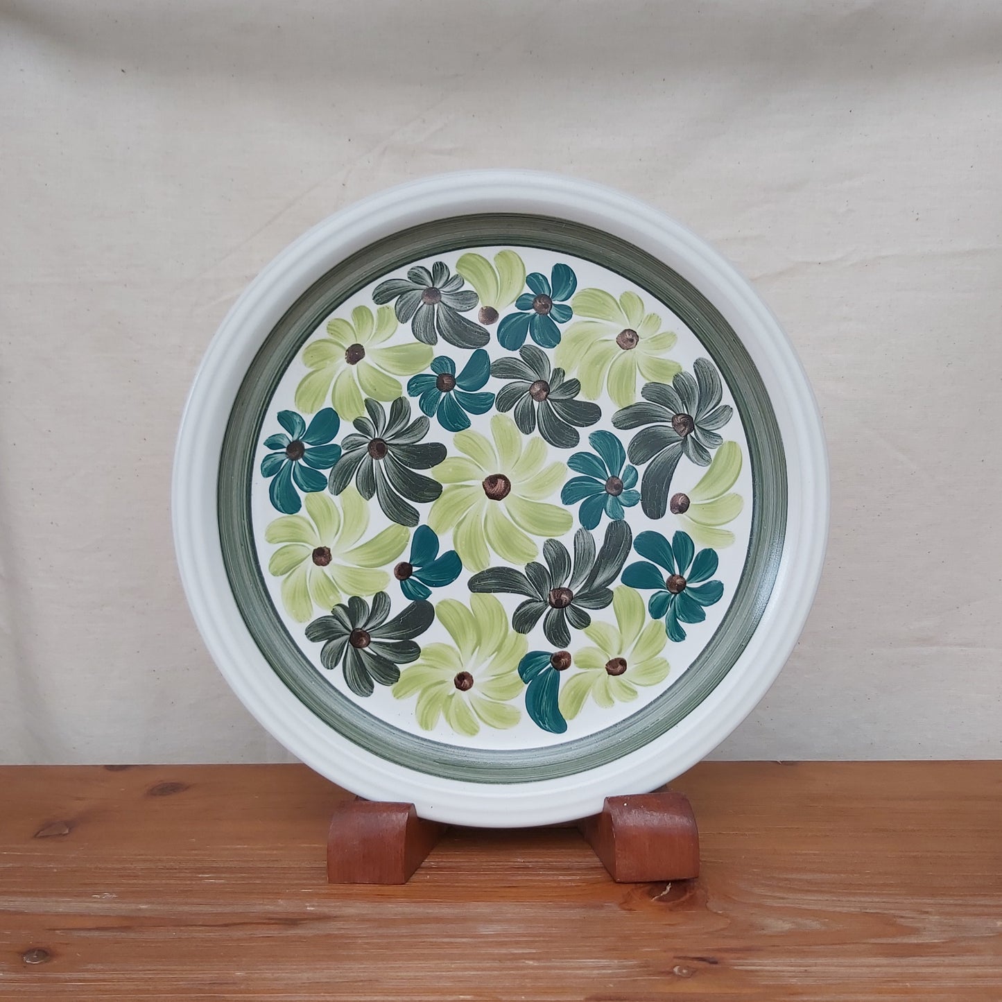 Vibrant Retro Green Stoneware Plate