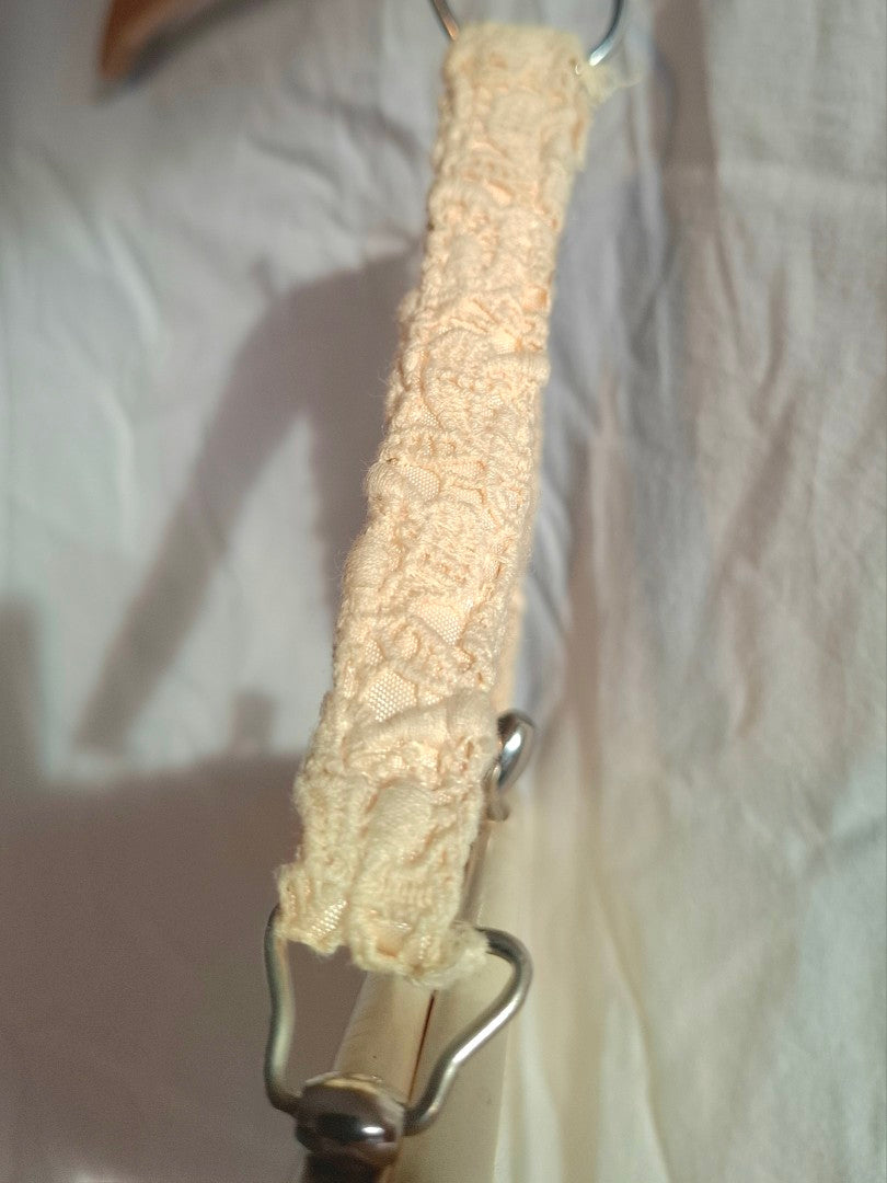 Vintage Cream Lace Clutch Bag