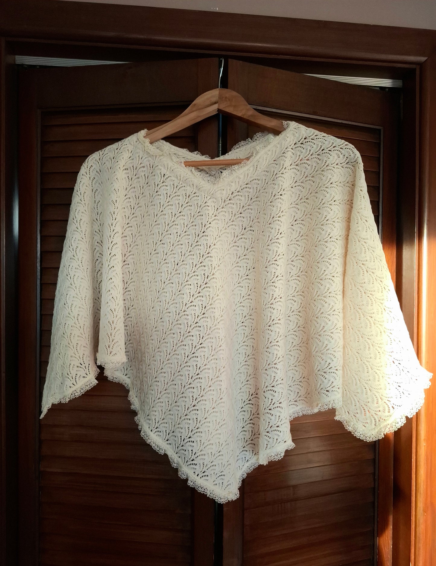 Vintage Cream Lace Knit Acrylic Poncho