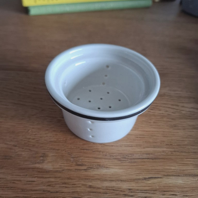 Black & White Kowhai Lidded Tea Cup with Strainer