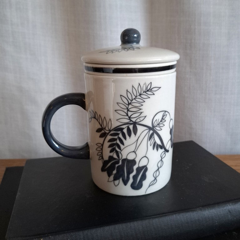 Black & White Kowhai Lidded Tea Cup with Strainer