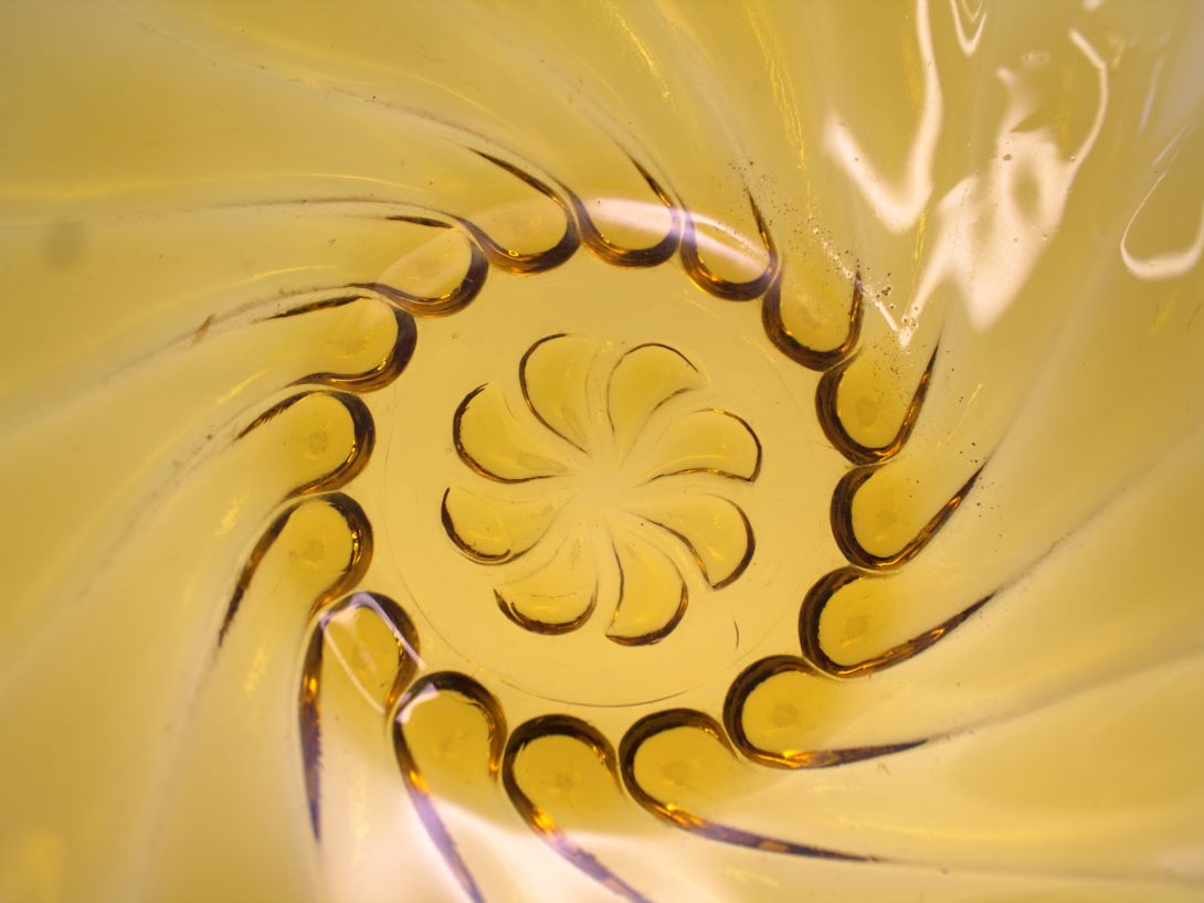 Hazel Atlas Seashell Amber Swirl Bowl