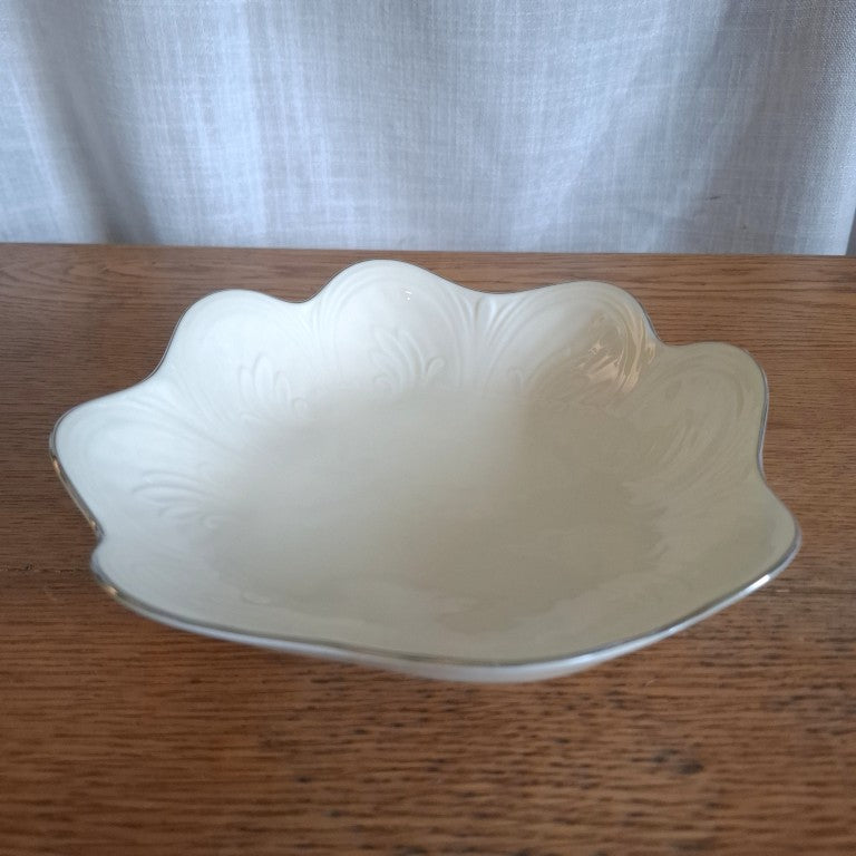 Elegant Lenox Saybrook Scalloped Bowl With Platinum Rim