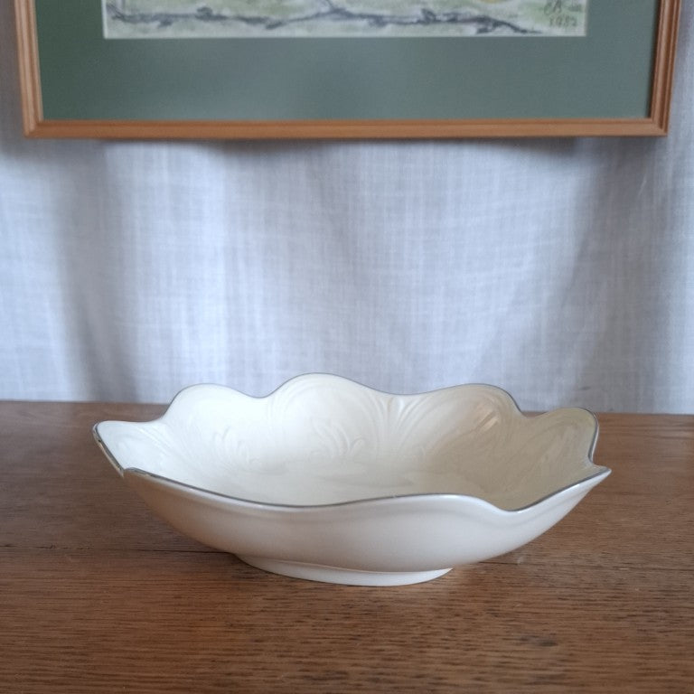 Elegant Lenox Saybrook Scalloped Bowl With Platinum Rim