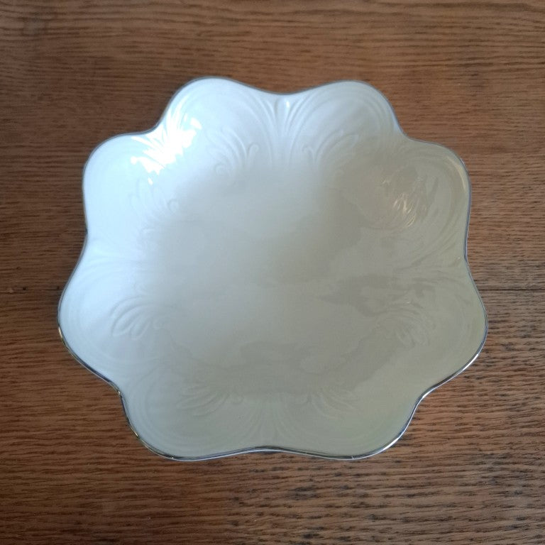Elegant Lenox Saybrook Scalloped Bowl With Platinum Rim