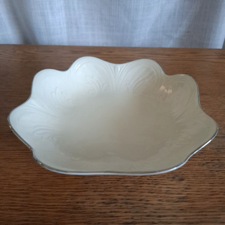 Elegant Lenox Saybrook Scalloped Bowl With Platinum Rim