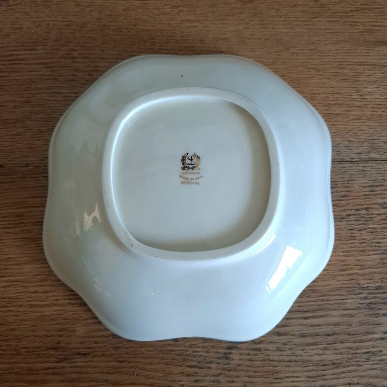 Elegant Lenox Saybrook Scalloped Bowl With Platinum Rim