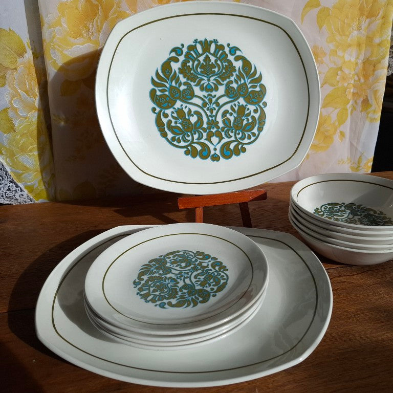 Retro Ridgway Martinique Oval Side Plates x 4