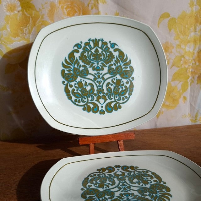 Retro Ridgway Martinique Oval Dinner Plates x 2