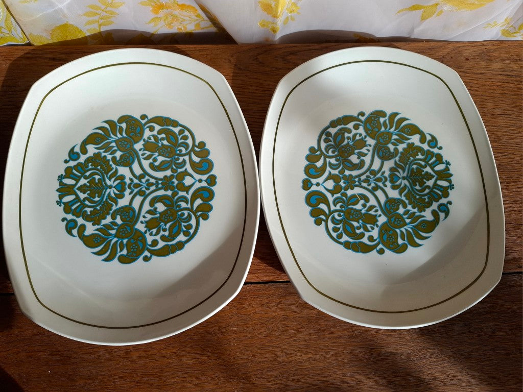 Retro Ridgway Martinique Oval Dinner Plates x 2