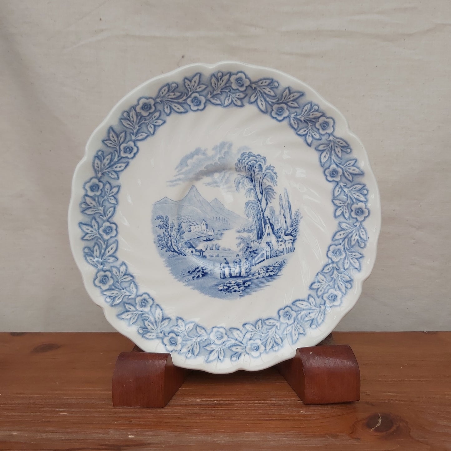 Royal Doulton Geneva Large Saucer D6334