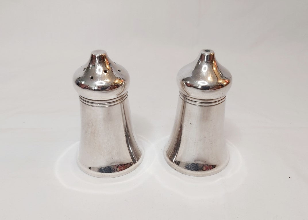 Vintage Walker & Hall Silver Plated Salt & Pepper Shakers