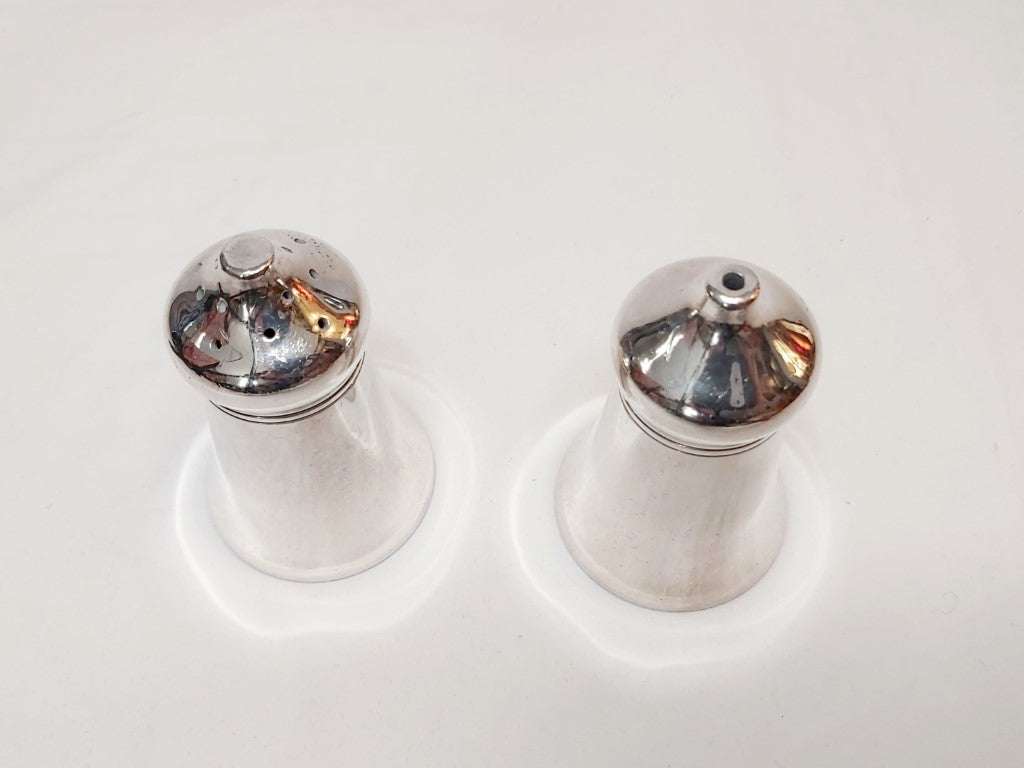 Vintage Walker & Hall Silver Plated Salt & Pepper Shakers