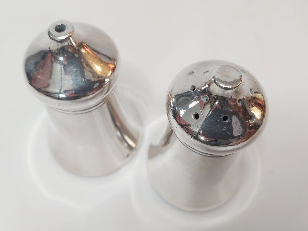 Vintage Walker & Hall Silver Plated Salt & Pepper Shakers