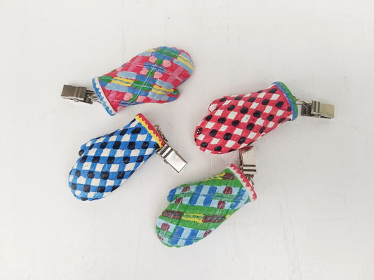 Set of 4 Plaid Mitten Tablecloth Weights